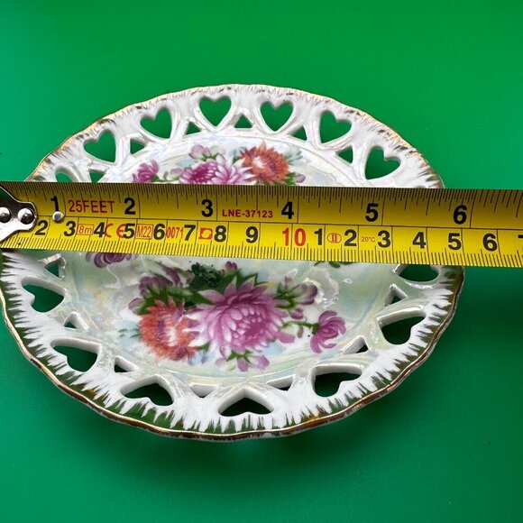 VINTAGE 6" ROUND SAUCER PLATE, FLORAL. GOLD RIM WITH HEARTS DESIGN - Picture 6 of 6